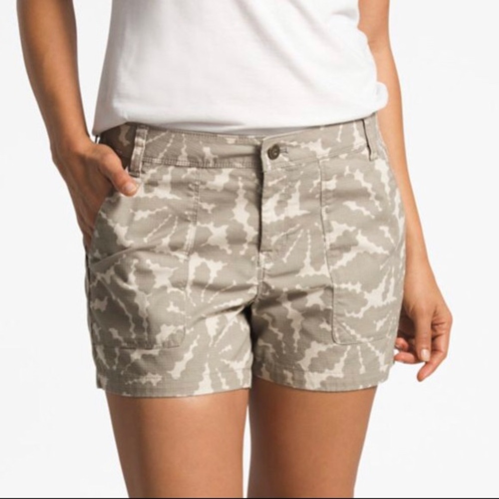 The North Face Camo Shorts Standard Fit, Size 10 New with Tag - Picture 9 of 9